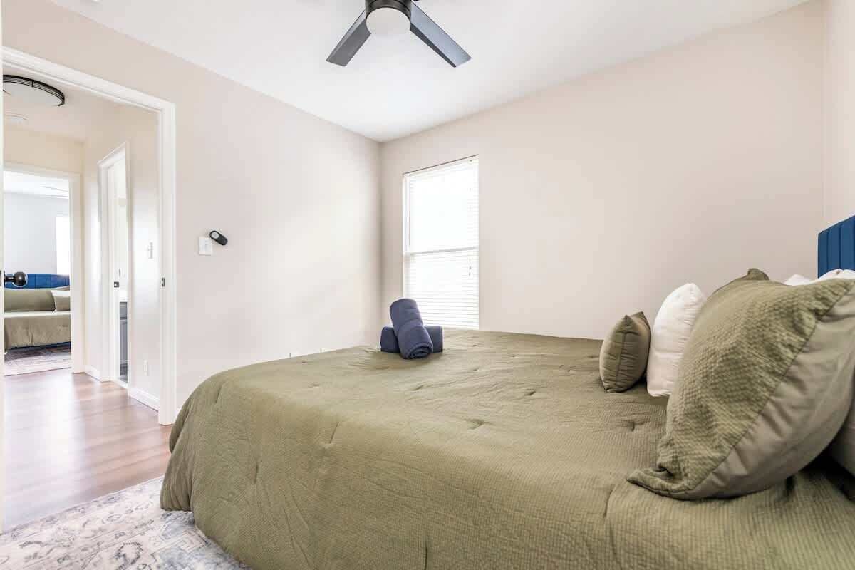 5 chambres, fer et planche à repasser, Wi-Fi, draps fournis