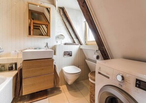 Bathroom - Rustic 3 bedroom loft in Old Town (Riga)