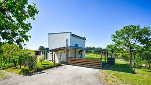 A modern two-story house with a covered porch, a gravel driveway, and a fenced yard. - Villa Una by Villas Guide (Gornji Kneginec)