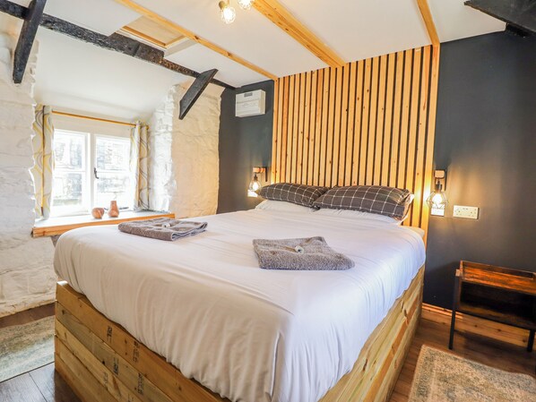 1 bedroom, individually decorated, individually furnished, free WiFi - The Romantic Hideaway at Rhiw Goch Inn (Blaenau Ffestiniog)