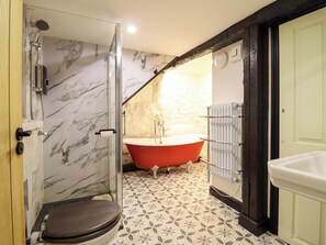 Shower - The Lodge House at Rhiw Goch Inn (Blaenau Ffestiniog)