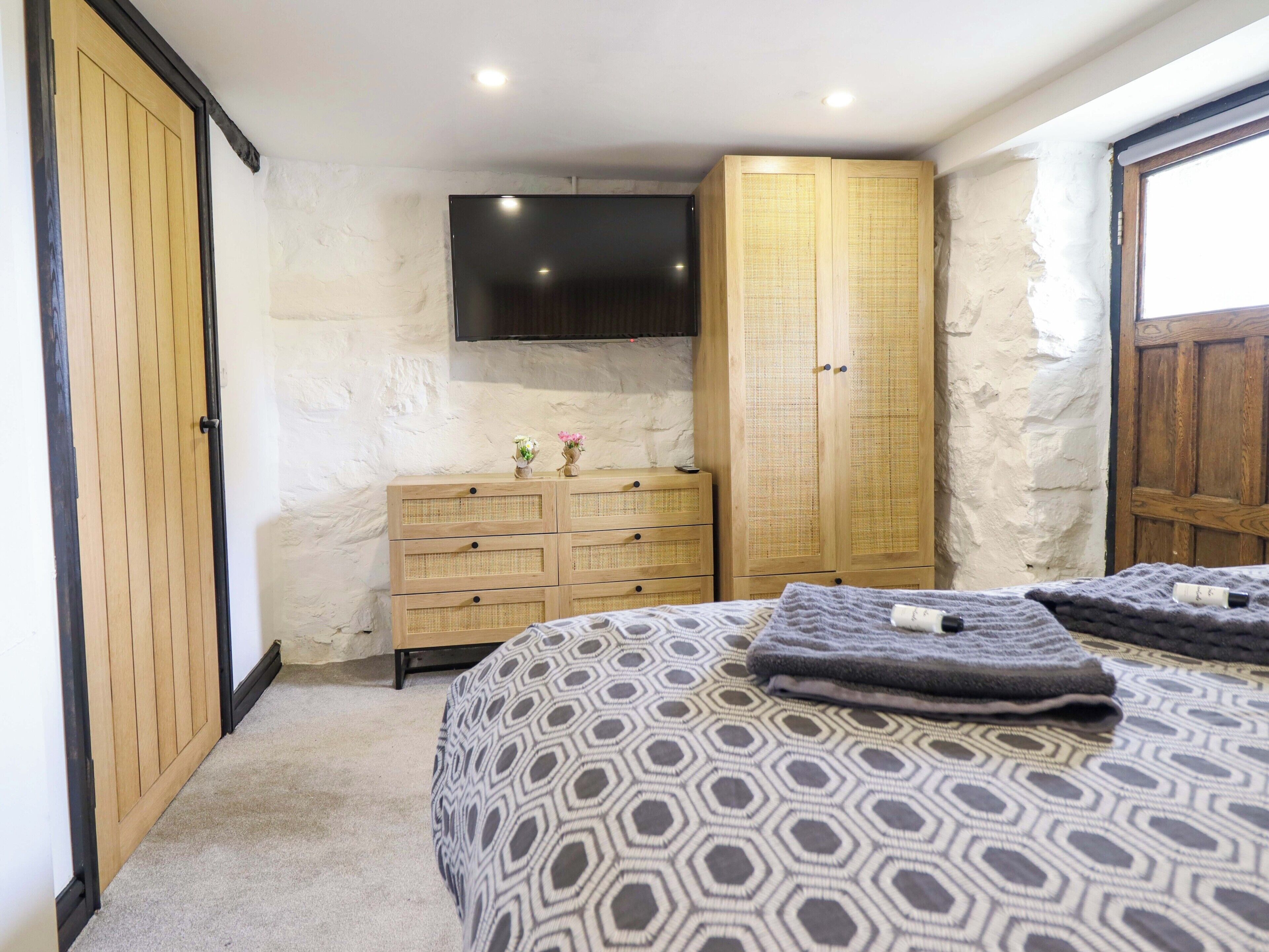 2 quartos, Wi-Fi de cortesia, individualmente decorados