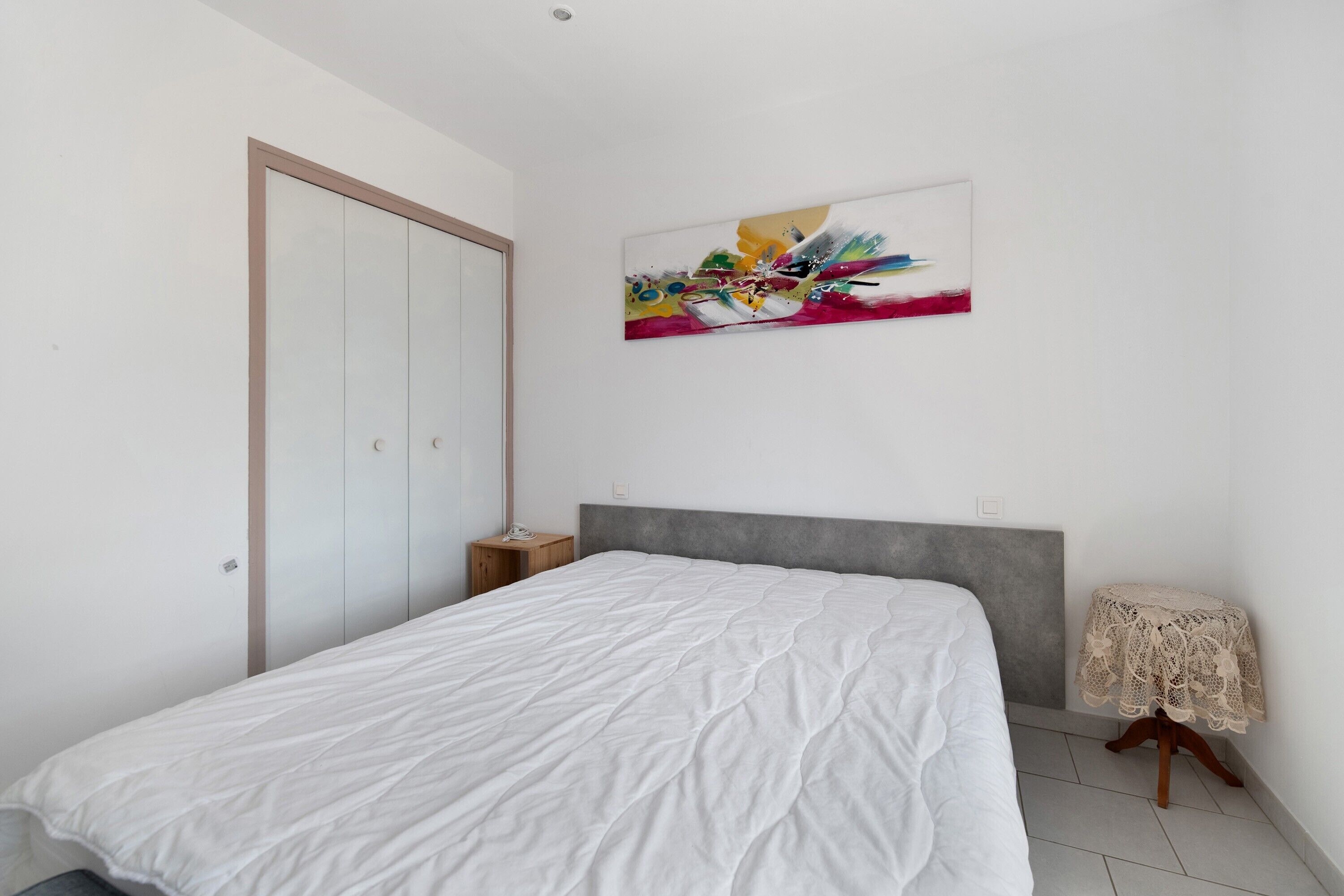 1 habitación, tabla de planchar con plancha, wifi y ropa de cama 