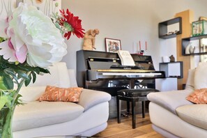 Interior - Clos du Cèdre - High-End Family Home with Spacious Garden, Pool, Parking (Caluire-et-Cuire)
