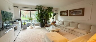 Family Home - Free 2 car parkings