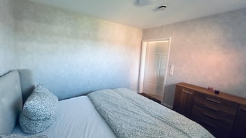 1 多间卧室、熨斗/熨衣板、WiFi、床单