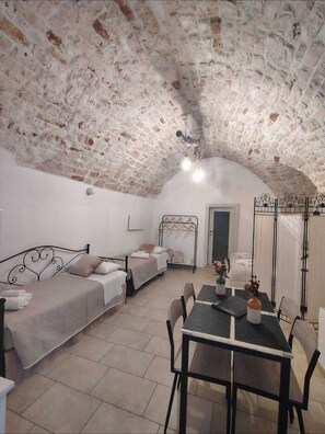 Dining - Charming studio in Ostuni - historic center (Ostuni)