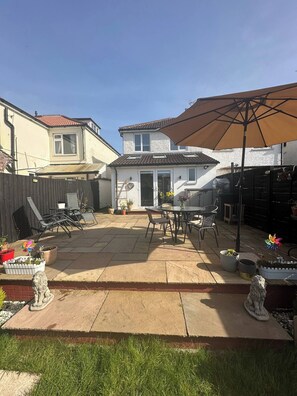 House, 2 Bedrooms, Patio | Outdoor dining - Spacious Family Home With Garden, EV Charger & Gym (Trowbridge)