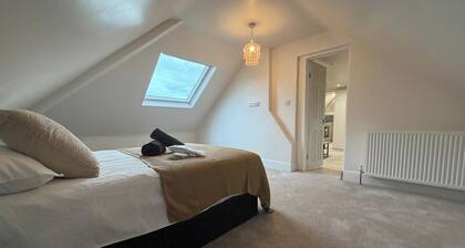 1 Bed - Sleeps 2 - Free Parking