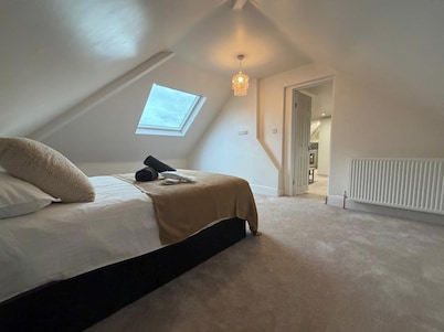 1 Bed - Sleeps 2 - Free Parking