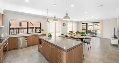 Stylish Park-fronted Luxury Grand Family House!