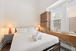 Desk, WiFi - Stone Loft 2BR • Downtown Montreal (Montreal)
