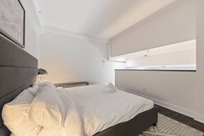 Desk, WiFi - Stone Loft 3BR • Downtown Montreal (Montreal)