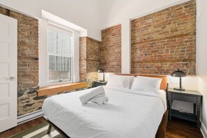 Desk, WiFi - Stone Loft 3BR • Downtown Montreal (Montreal)
