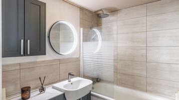 Shower, hair dryer, towels