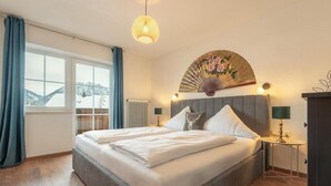 3 室のベッドルーム、旅行用ベビーベッド、WiFi (無料)、ベッドシーツ