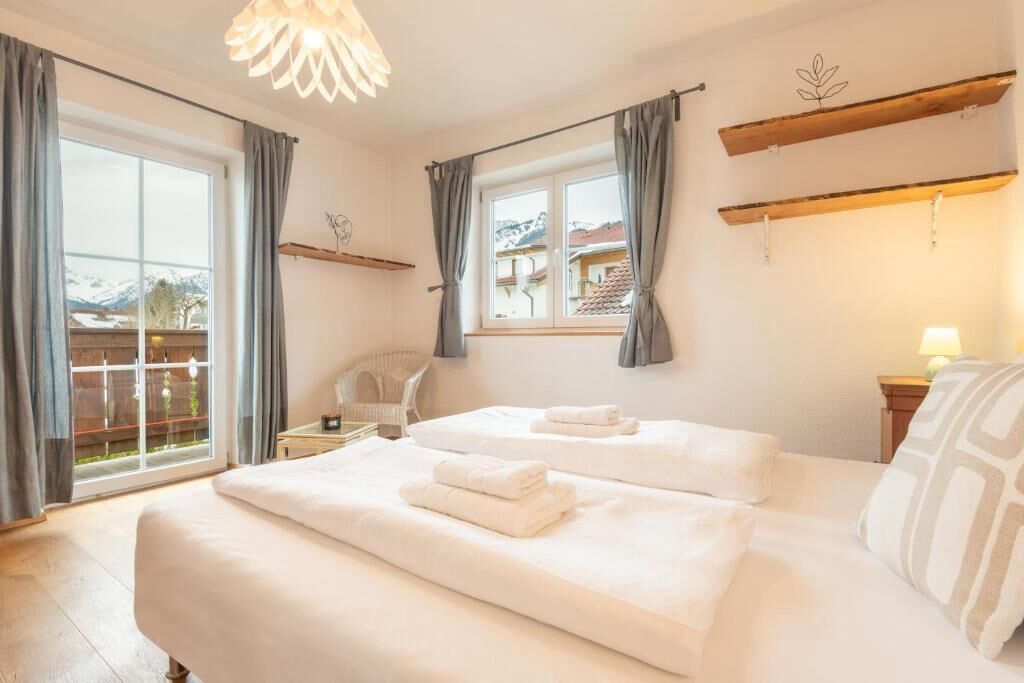 3 bedrooms, travel crib, free WiFi, bed sheets