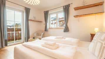3 bedrooms, travel crib, free WiFi, bed sheets