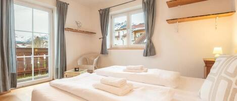 3 bedrooms, travel cot, free WiFi, bed sheets