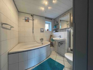 Room, 1 Bedroom, Sauna | Bathroom
