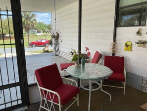 Outdoor dining - Park Views, Cozy Vibes, and Easy Breezy Living Near Spanish Springs (Lady Lake)