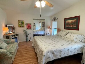 Room - Park Views, Cozy Vibes, and Easy Breezy Living Near Spanish Springs (Lady Lake)