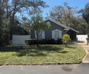 Unclassified image, 3 of 12, button - 3-bedroom house in quaint Fernandina Beach with cool AC (Fernandina Beach)