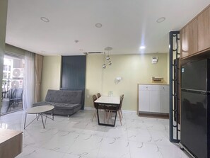 Junior appartement | Woonruimte | Flatscreentelevisie