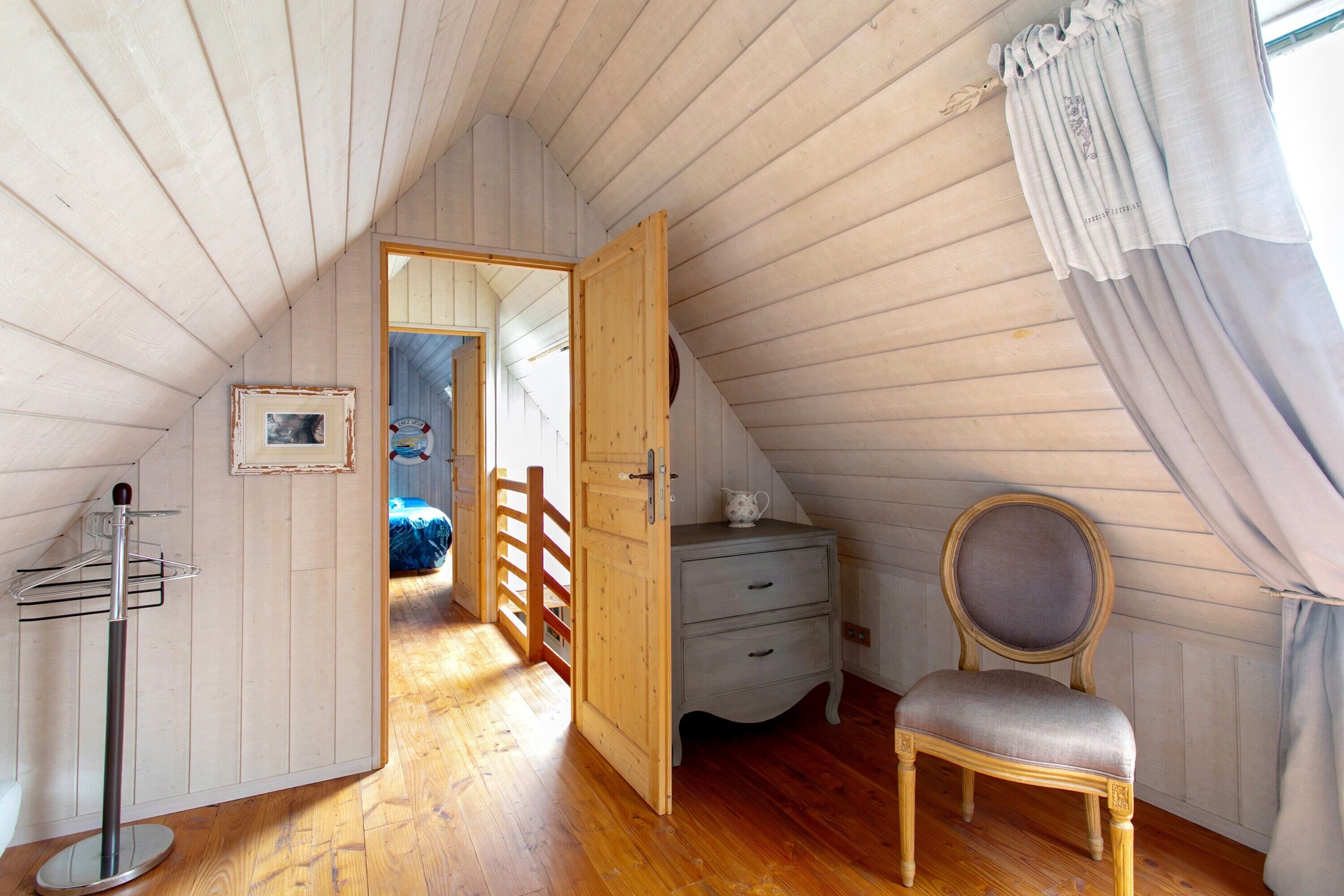 2 bedrooms, iron/ironing board, bed sheets