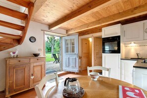 Dining - Holiday Home “Le Jardin De La Rose Bleue” with Private Terrace and Garden (Prat)
