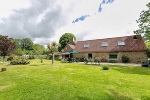 Exterior - Holiday Home “Le Jardin De La Rose Bleue” with Private Terrace and Garden (Prat)