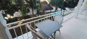 Outdoor dining - La Maison Coloniale VII (Grand Baie)