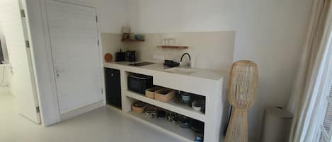 Fridge, microwave, coffee/tea maker, electric kettle