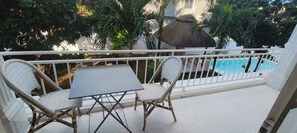 Outdoor dining - La Maison Coloniale VII (Grand Baie)