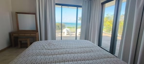 3 bedrooms, iron/ironing board, free WiFi, bed sheets - Villa Azuri - Sea view (Roches Noires)