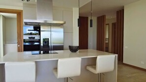 Fridge, microwave, oven, dishwasher - Villa Azuri - Sea view (Roches Noires)