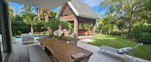Outdoor dining - Villa Golf de Mont Choisy (Mont Choisy)