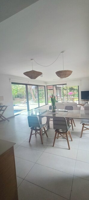 Dining - Villa Golf de Mont Choisy (Mont Choisy)