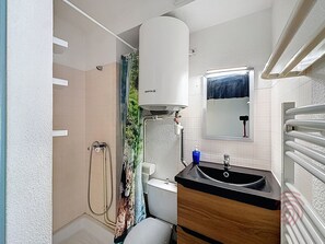 Bathroom - Studio, pets allowed, balcony - 2 guests (Lamalou-les-Bains)