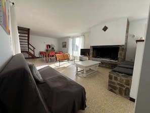 TV - Family home for 6 by the pond with parking (Le Barcarès)