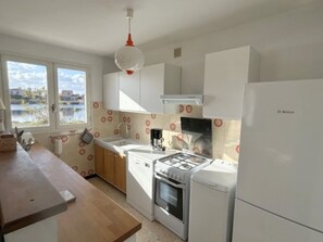 Fridge, microwave, dishwasher, toaster - Family home for 6 by the pond with parking (Le Barcarès)