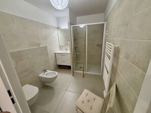 Bathroom - Bright apartment, beach view - 5 guests (Port-la-Nouvelle)