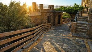 A stone pathway leading to a building with a wooden fence and a stone staircase. - Harmony House- Sea View Cretan Escape With Jacuzzi (Kissamos)