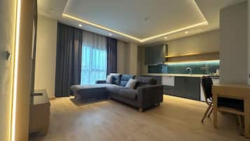 Junior Suite, City View | Living area