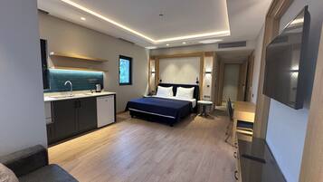 Junior Suite, City View | Desk, laptop workspace, free WiFi