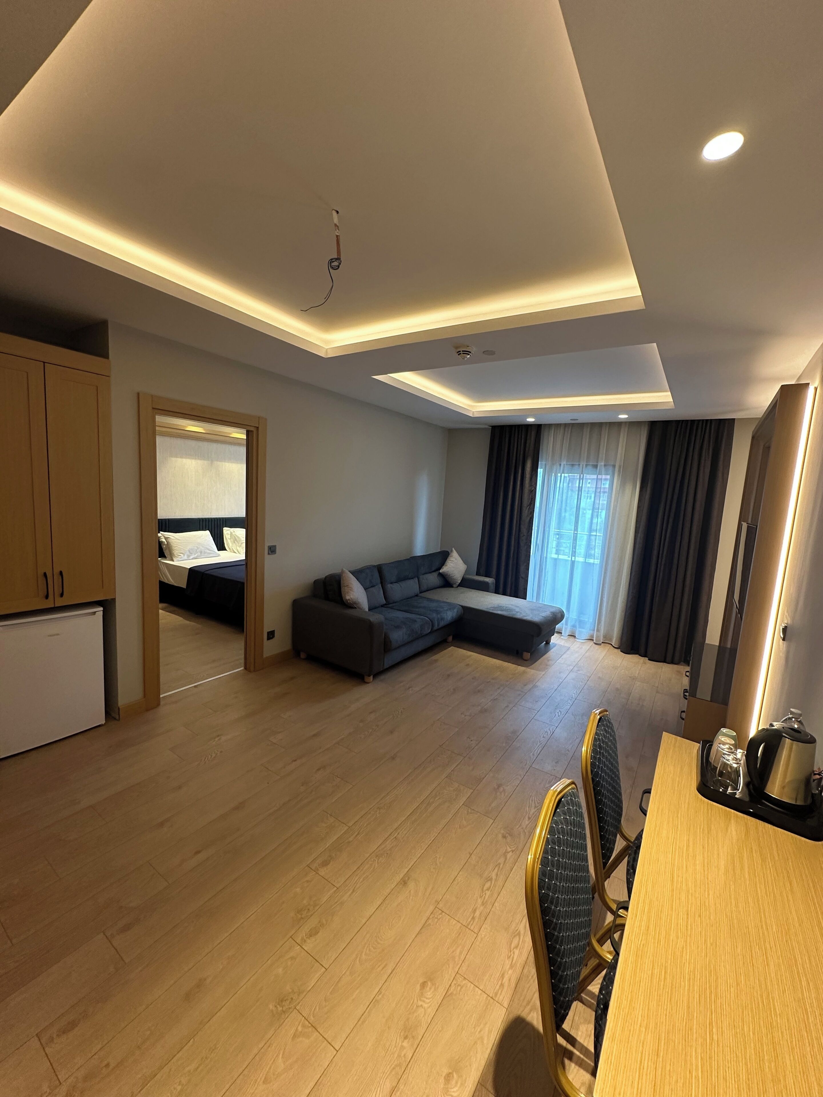 Deluxe Suite, City View | Interior