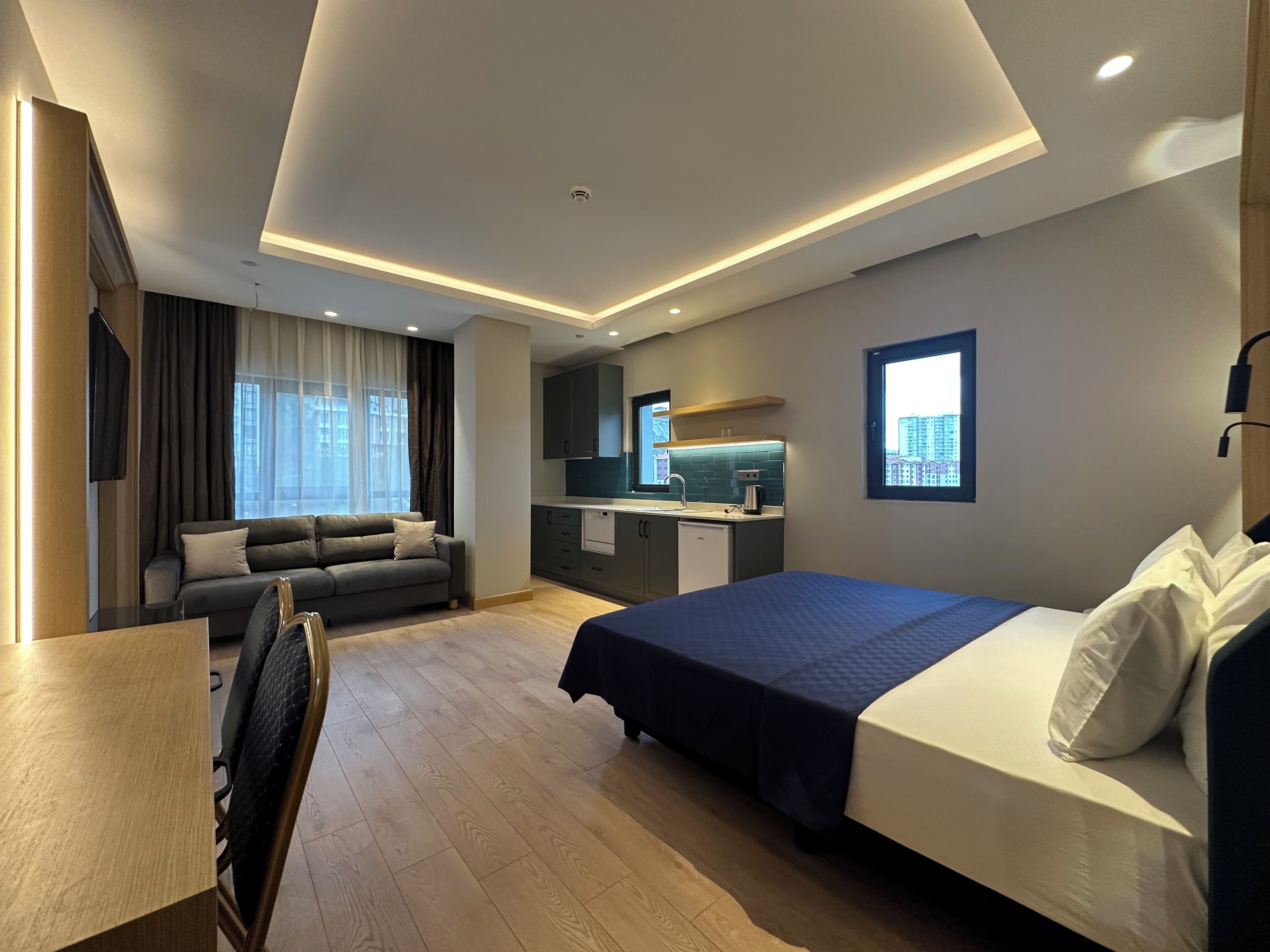 Suite Junior, vista città | Una scrivania, postazione laptop, Wi-Fi gratuito