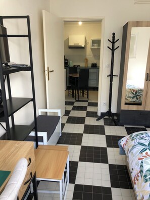 Room - Vrbo Property (Talence)