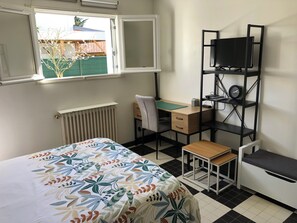 Room - Vrbo Property (Talence)