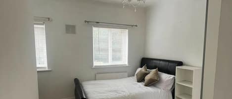 2 bedrooms, iron/ironing board, bed sheets